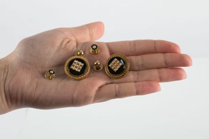 Lot including a pair of circular cufflinks...