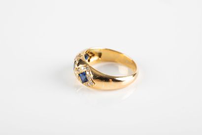 Yellow gold ring set with three calibrated...