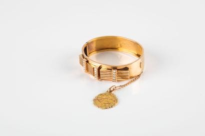 Rigid gold bracelet decorated with geometric...