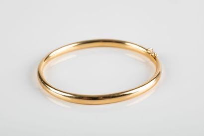Solid gold bracelet opening. Ratchet clasp...