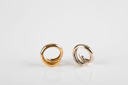 CHAUMET 
Duo of rings in yellow and white...