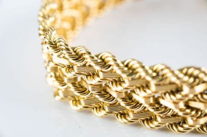 Yellow gold bracelet decorated with chevrons...