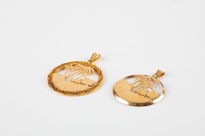 Two circular pendants in yellow gold decorated...