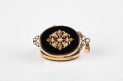 Medallion opening 