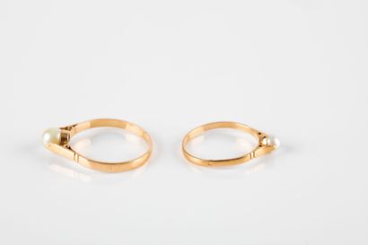 Lot of two rings adorned with a cultured...