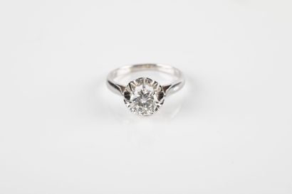 White gold solitaire ring holding a brilliant-cut...