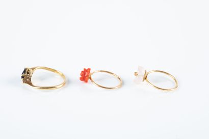 Gold lot comprising two children's rings,...