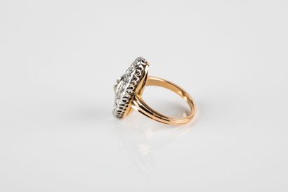 Marquise ring in yellow gold and platinum...