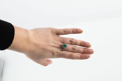 White gold daisy ring set with an oval emerald...