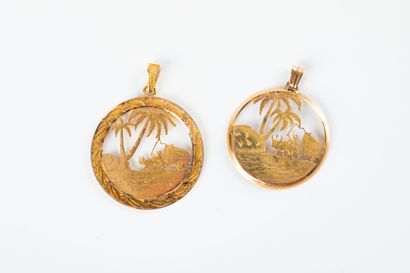 Two circular pendants in yellow gold decorated...