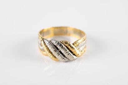 Yellow and white gold ring holding 4 intertwined...
