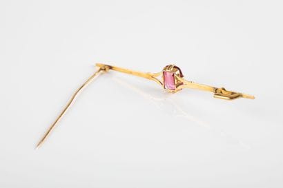Brooch barrette in yellow gold centered with...