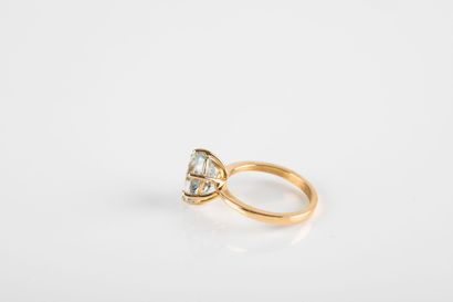 Yellow gold ring holding an oval topaz (10.15x8.05mm)....
