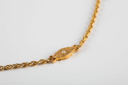 Gold necklace, knotted mesh chased, alternating...