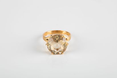 Yellow gold ring set with a round citrine...