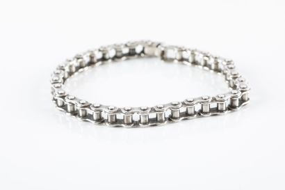 Men's silver bracelet representing a 