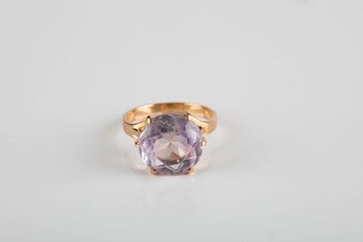 Yellow gold ring holding a round-cut rose...