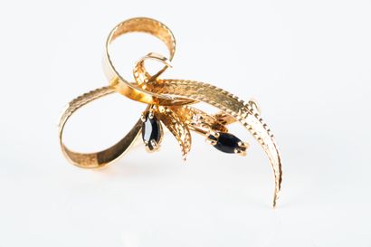 Brooch with movement decoration in gold,...