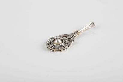 White gold pendant, centered with a fine...