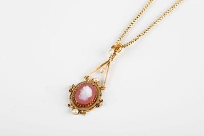 Round Venetian chain decorated with an agate...