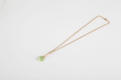 Chain in yellow gold holding a pendant of...