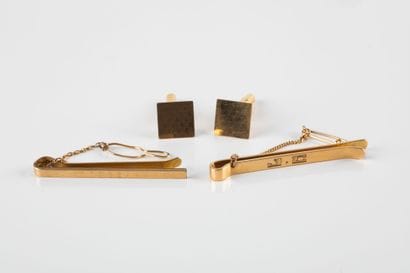 Lot including a pair of square cufflinks...