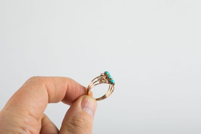 Pink gold ring centered on three turquoises...