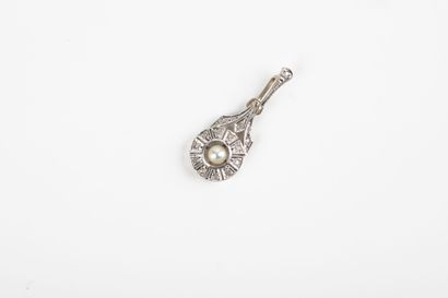 White gold pendant, centered with a fine...