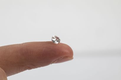 Brilliant cut diamond on paper of 0.31 carat...