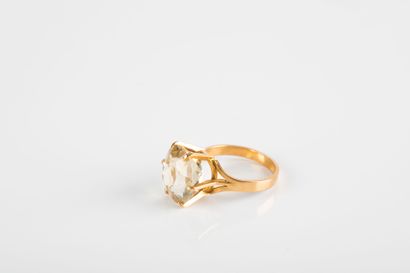 Yellow gold ring set with a round citrine...