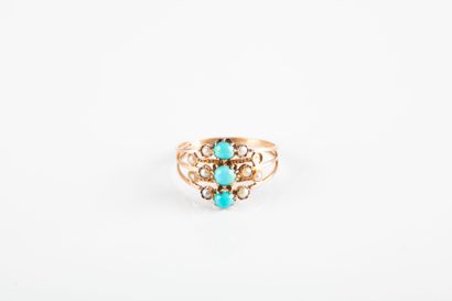 Pink gold ring centered on three turquoises...