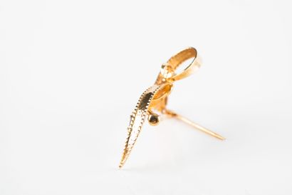 Brooch with movement decoration in gold,...