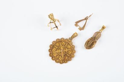 Lot comprising four pendants, two of which...