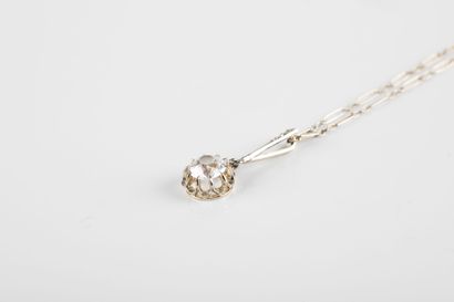 Chain in white gold figaro mesh, holding...