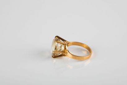 Yellow gold ring set with a round citrine...