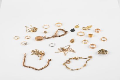 Gold lot including chains of watches, wedding...