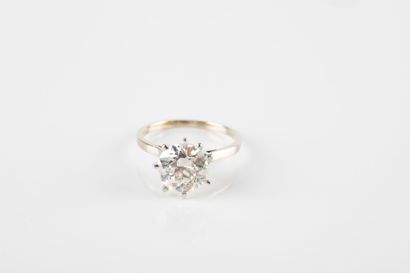 Solitaire ring in gold and platinum, set...