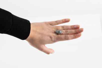 Marquise ring in yellow gold and platinum...