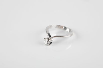 Solitaire ring with a brilliant-cut diamond...