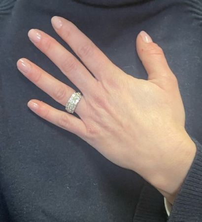 Platinum ring decorated with a pavement of...