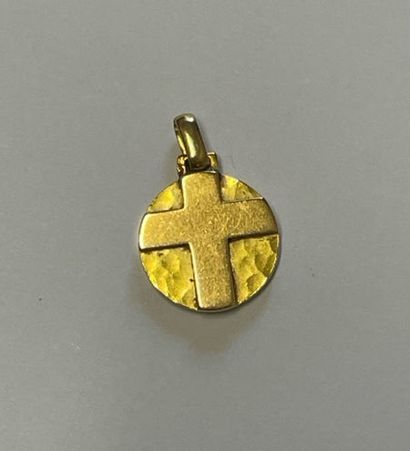 Round medal decorated with a cross in relief...