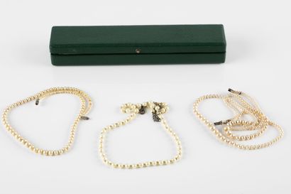 Lot including imitation pearl necklaces.
