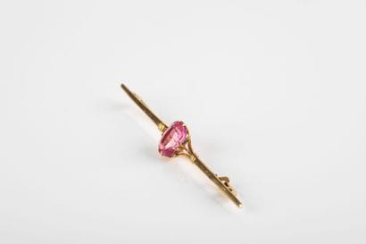 Brooch barrette in yellow gold centered with...