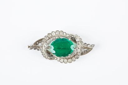 White gold and platinum brooch set with a...