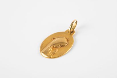 AUGIS 
Religious medal representing the Virgin...