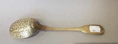 Gilded silver SAUPOUDREUSE OR OLIVE SPOON....