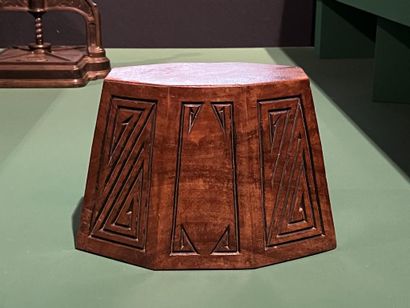 Jeanne MALIVEL (1895-1926)
Socle en bois...