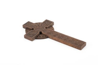 Joseph SAVINA (1901-1983)
Celtic cross
Carved...