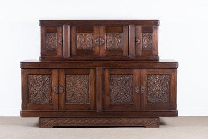 Joseph SAVINA (1901-1983)
Celtic sideboard
Oak...