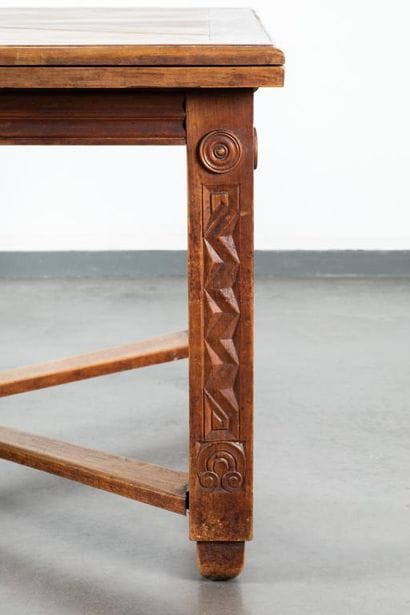 Jacques PHILIPPE (1896-1959)
Table with carved...